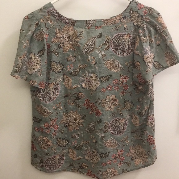~3 for $20~ Emberley flutter sleeve floral top - Picture 2 of 7